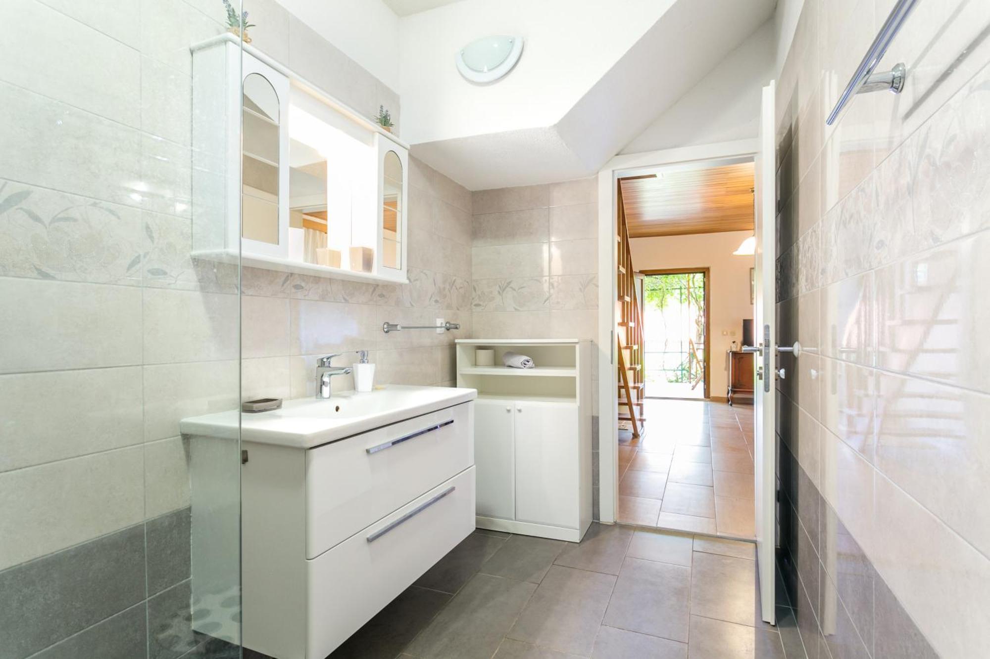 Apartments By The Sea Baska Voda, Makarska - 300 Phòng bức ảnh