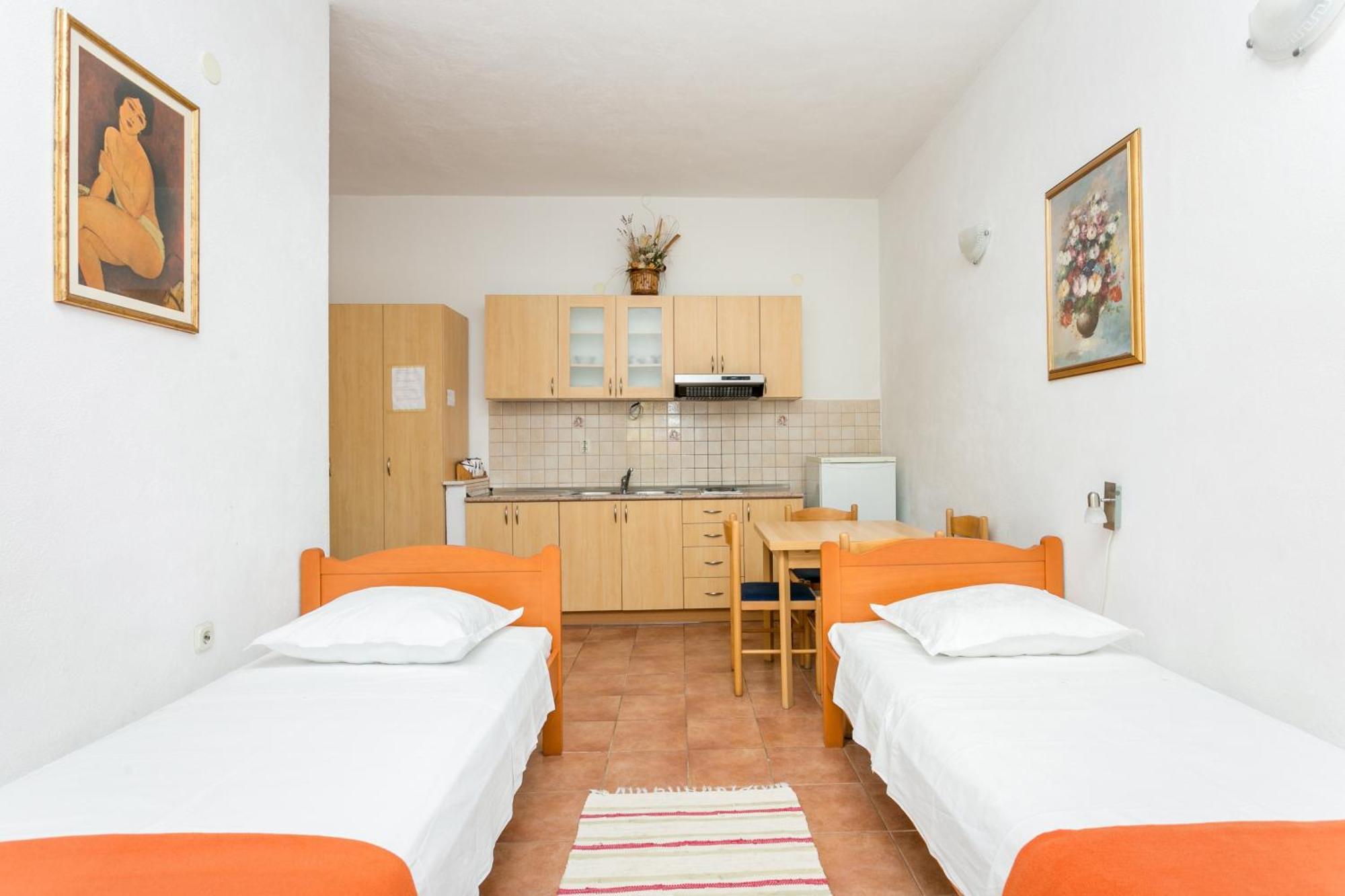 Apartments By The Sea Baska Voda, Makarska - 300 Phòng bức ảnh